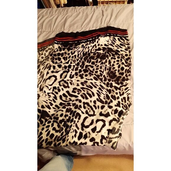 NWT 8 ft by 2 ft soft and warm scarf by In international Concepts. Featuring a c - Picture 3 of 4